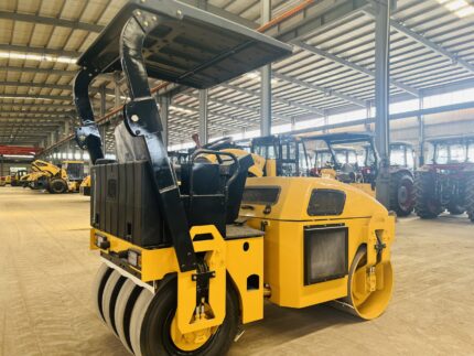 tire combined hydraulic vibratory road roller