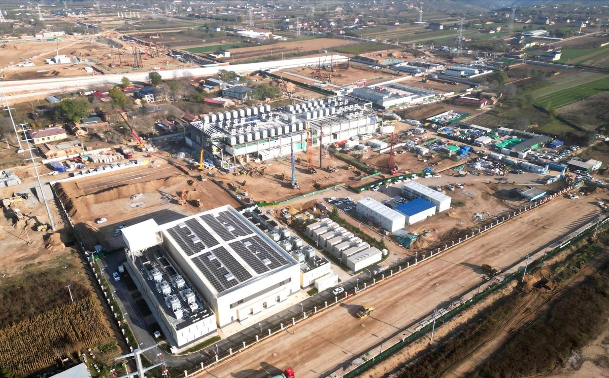 AI data center panoramic view construction
