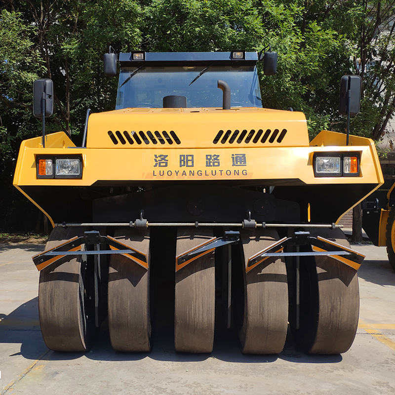 Road roller equipment