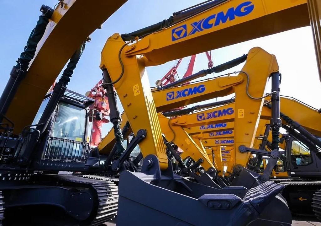 XCMG vs Caterpillar vs Komatsu 2026